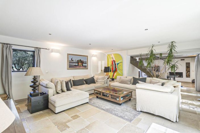 Image No.3-5 Bed House for sale