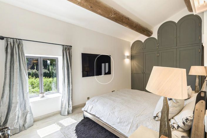 Image No.8-5 Bed House for sale