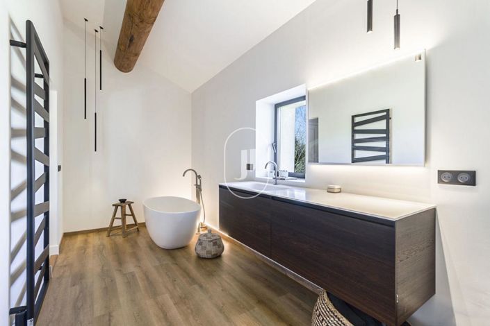 Image No.9-5 Bed House for sale