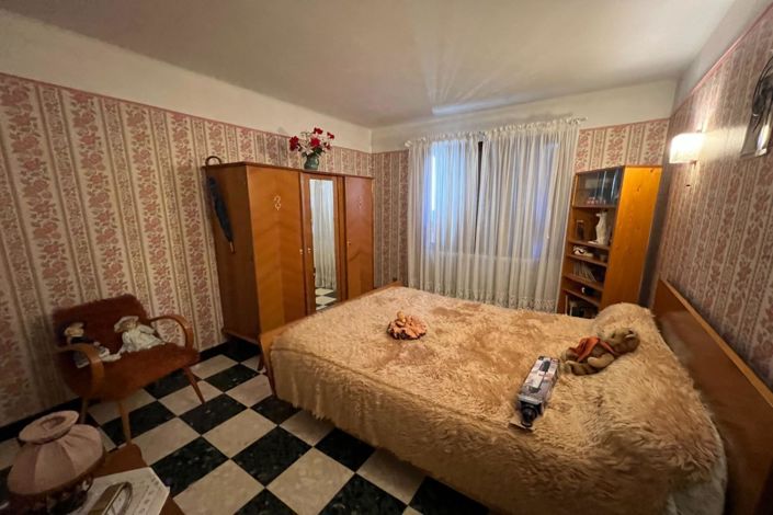 Image No.10-4 Bed House for sale