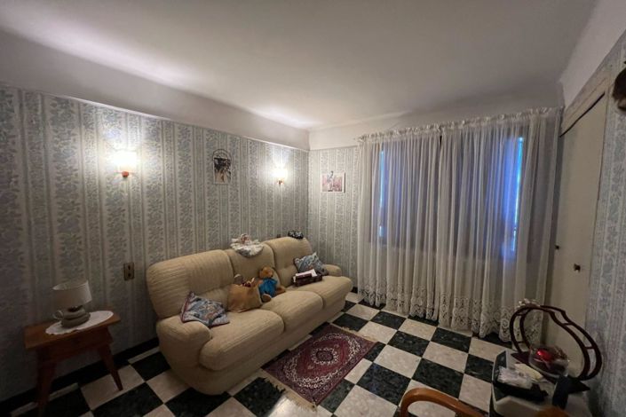 Image No.17-4 Bed House for sale