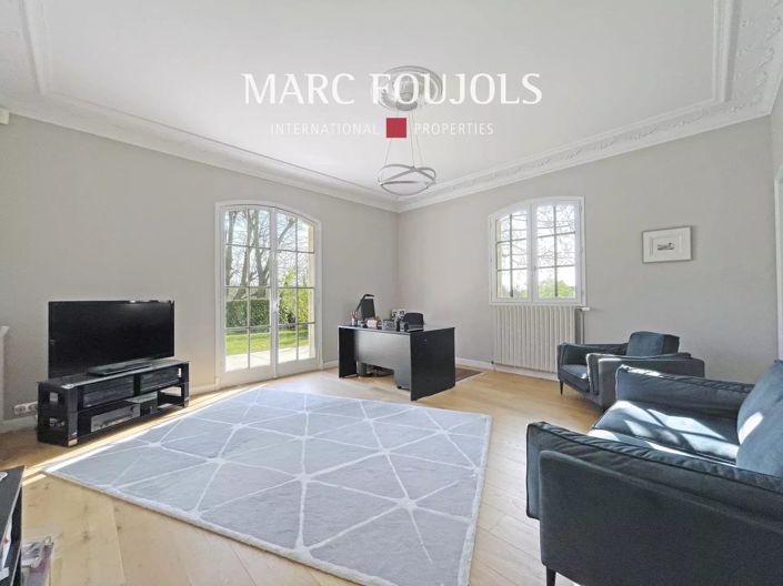 Image No.8-6 Bed House for sale