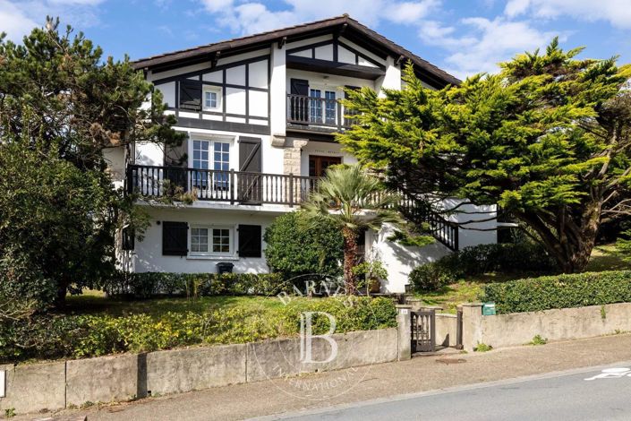 Image No.1-4 Bed House for sale