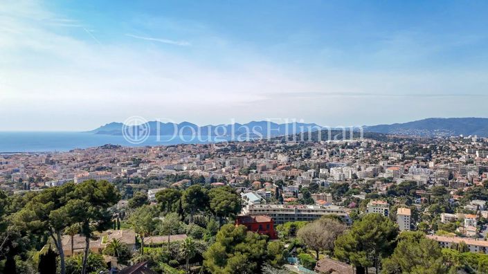 Image No.3-5 Bed House for sale