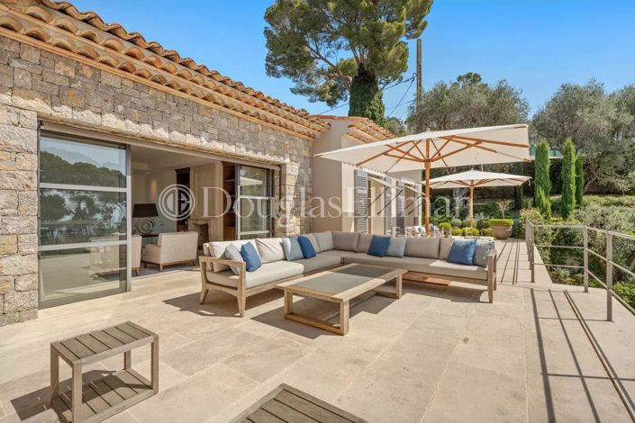 Image No.6-5 Bed House for sale