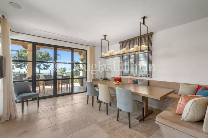 Image No.7-5 Bed House for sale