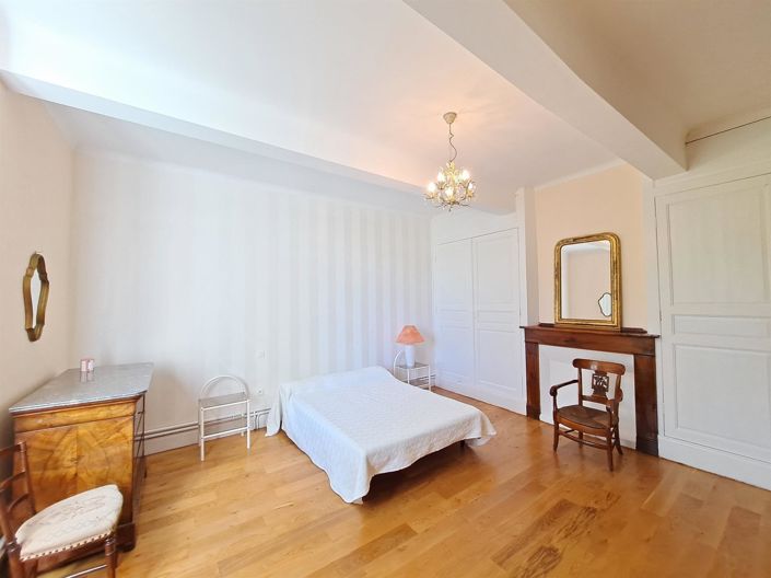 Image No.16-6 Bed House for sale