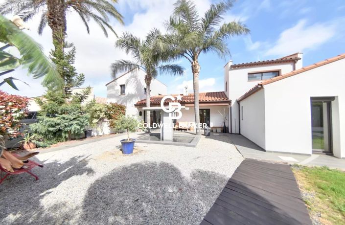 Image No.1-5 Bed House for sale