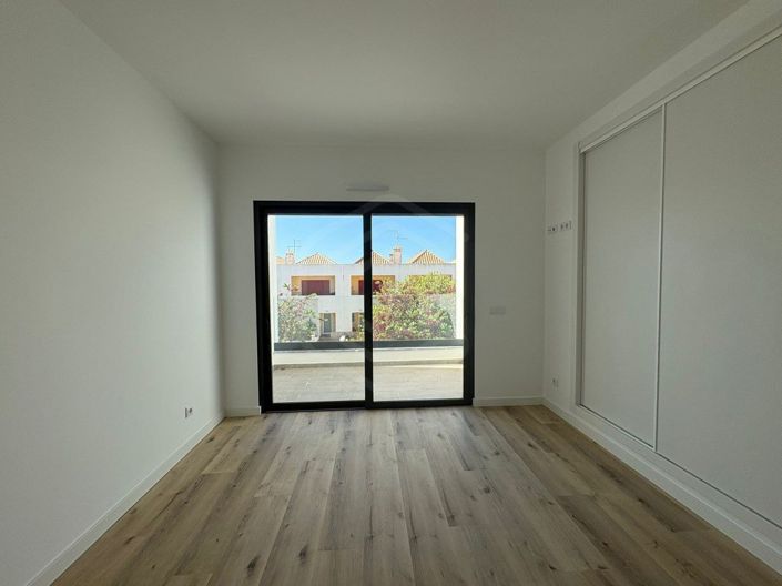 Image No.15-4 Bed House for sale