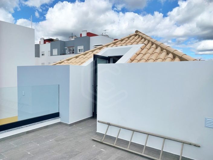 Image No.22-4 Bed House for sale