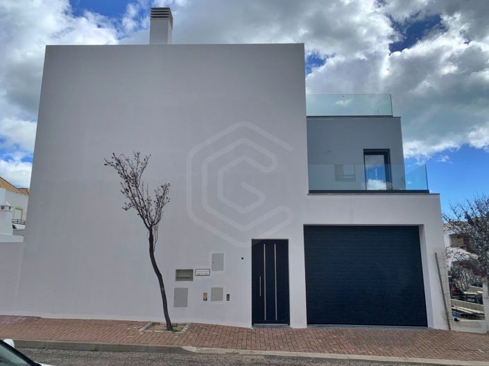 Image No.3-4 Bed House for sale