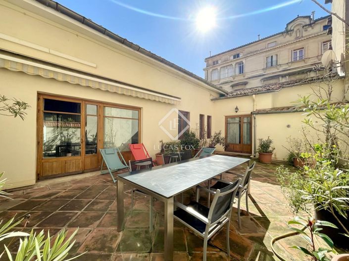 Image No.1-8 Bed Apartment for sale