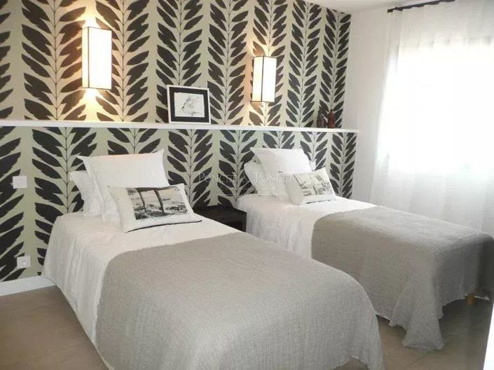 Image No.14-2 Bed House for sale