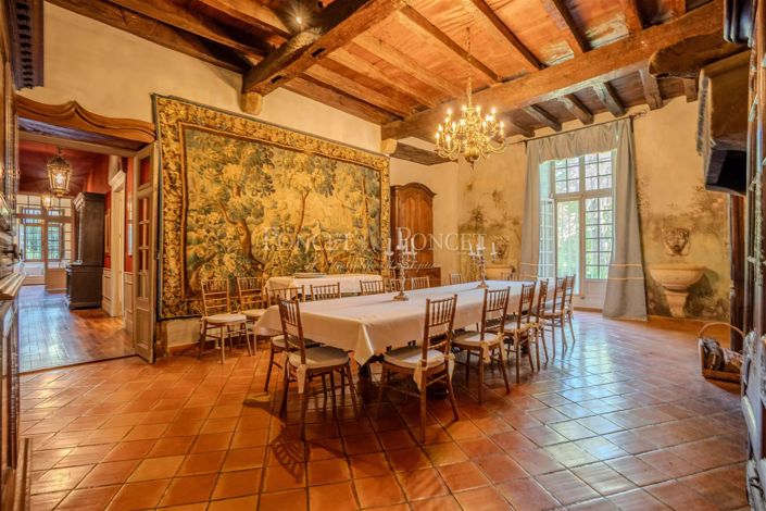 Image No.5-16 Bed House for sale