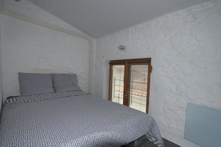 Image No.8-7 Bed House for sale