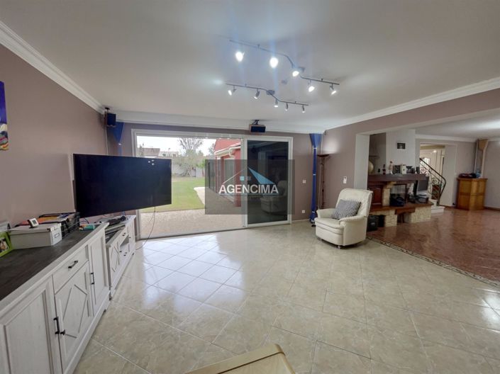 Image No.2-6 Bed House for sale