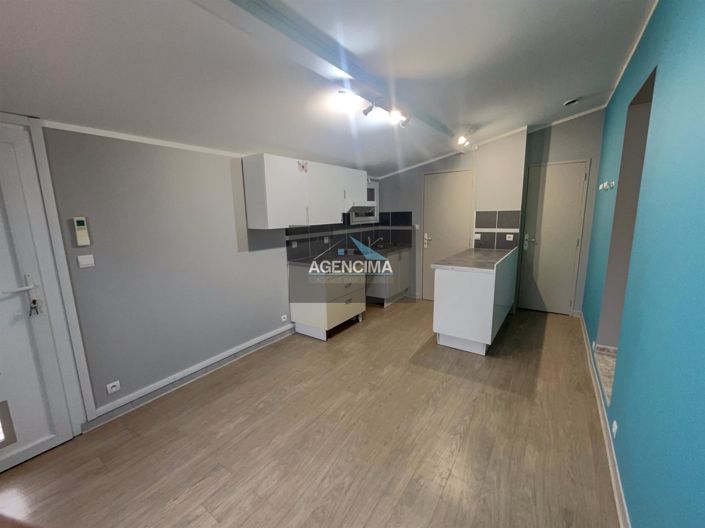 Image No.9-6 Bed House for sale