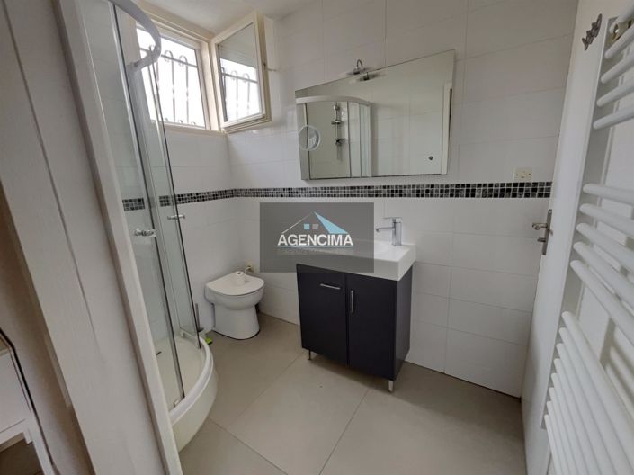 Image No.8-2 Bed House for sale