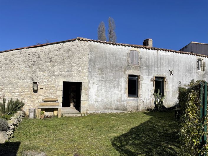 Gr&#233;zac, House