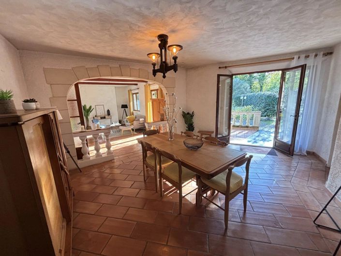 Image No.2-4 Bed House for sale