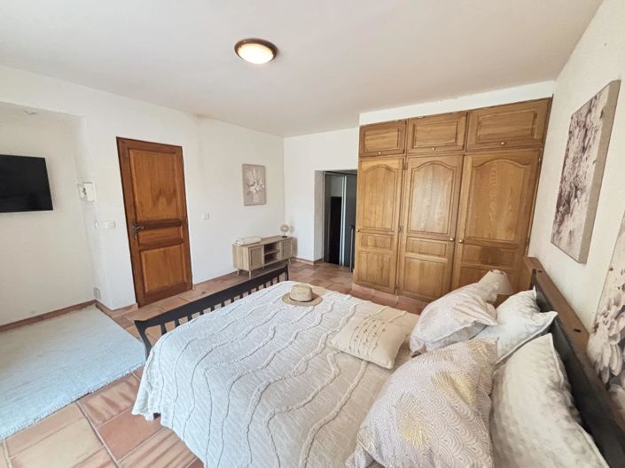 Image No.21-4 Bed House for sale