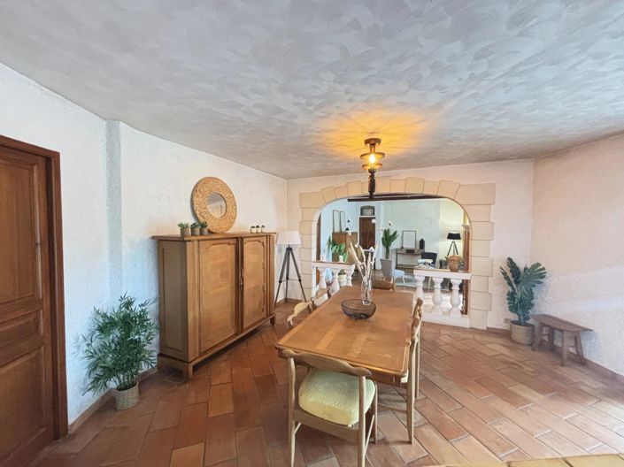 Image No.26-4 Bed House for sale