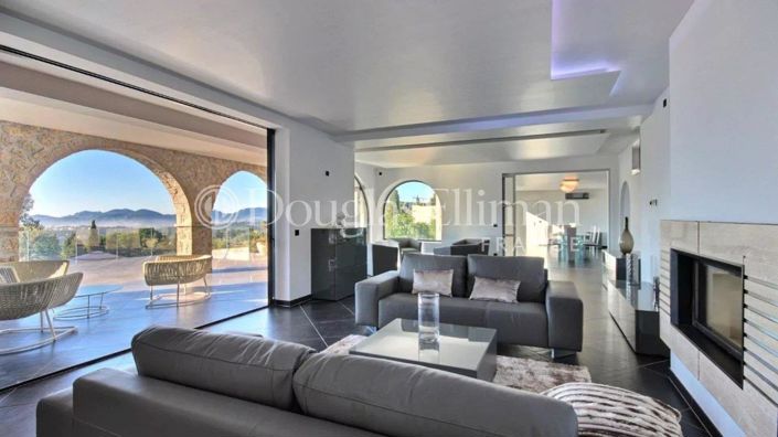 Image No.2-4 Bed House for sale