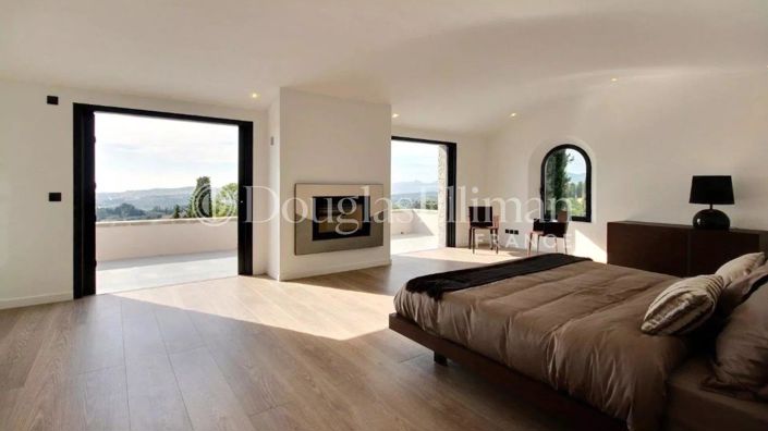 Image No.6-4 Bed House for sale