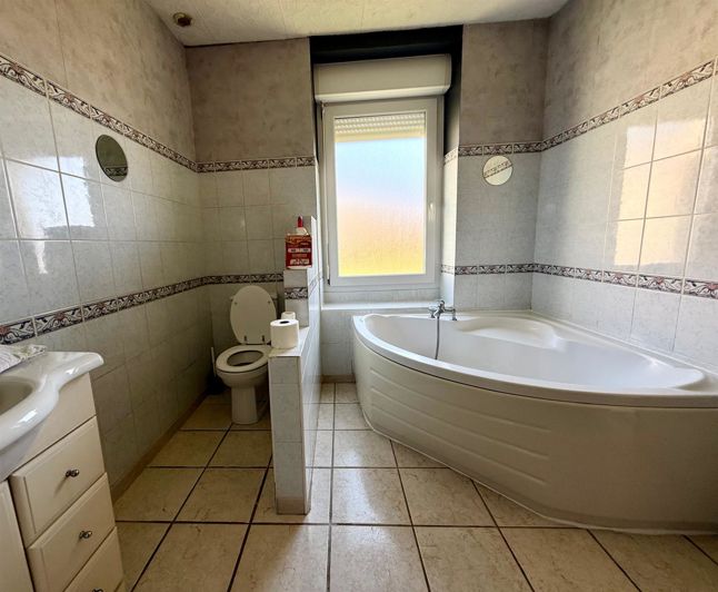 Image No.15-5 Bed House for sale