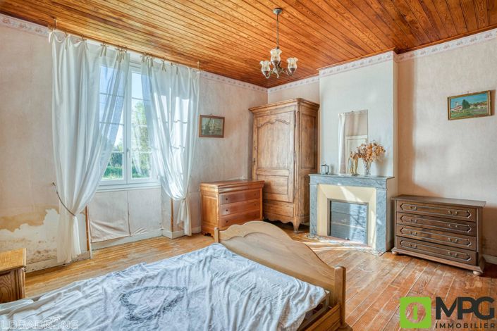 Image No.8-5 Bed House for sale