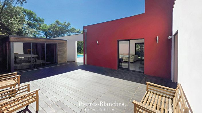 Image No.8-4 Bed House for sale