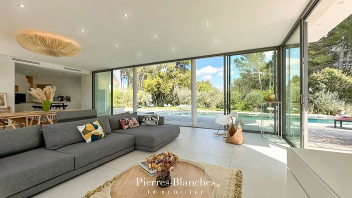 Image No.4-6 Bed House for sale