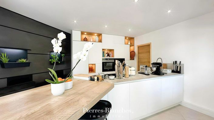 Image No.6-6 Bed House for sale