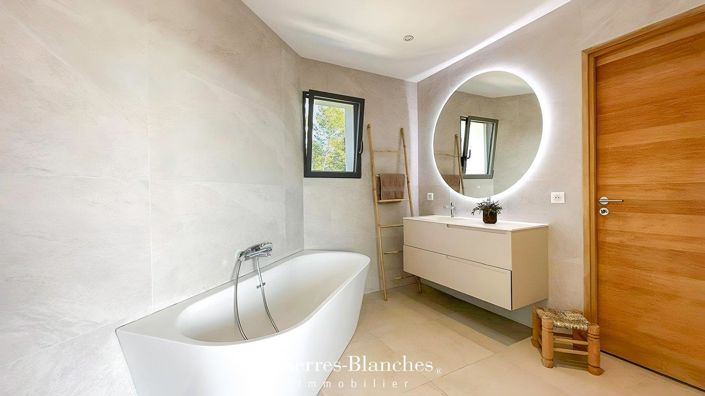 Image No.9-6 Bed House for sale