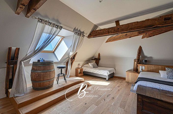 Image No.17-6 Bed House for sale