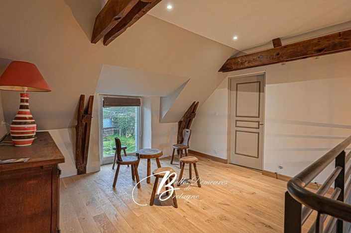 Image No.18-6 Bed House for sale