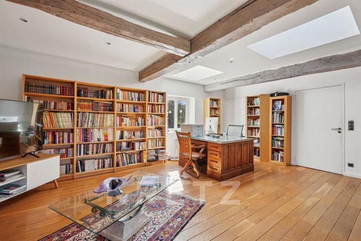 Image No.7-5 Bed House for sale