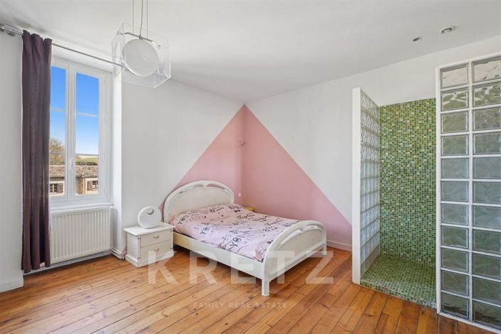 Image No.9-5 Bed House for sale