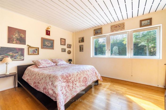 Image No.10-4 Bed Property for sale