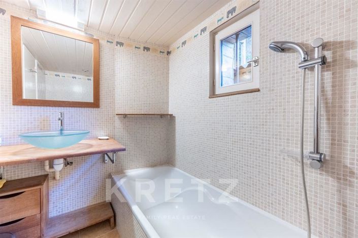 Image No.12-4 Bed Property for sale