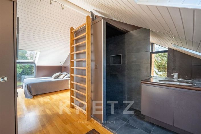 Image No.17-4 Bed Property for sale