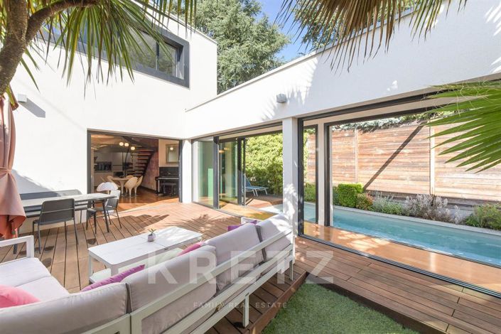 Image No.1-4 Bed House for sale