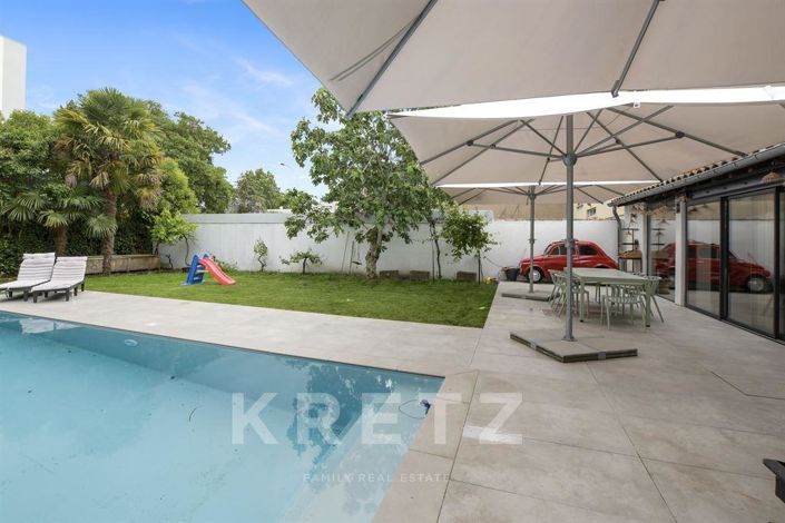 Image No.1-6 Bed House for sale