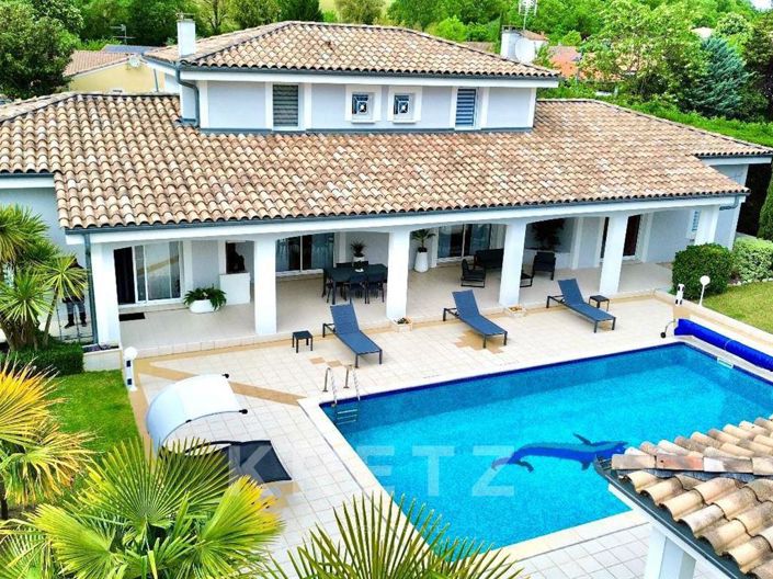 Image No.1-4 Bed House for sale