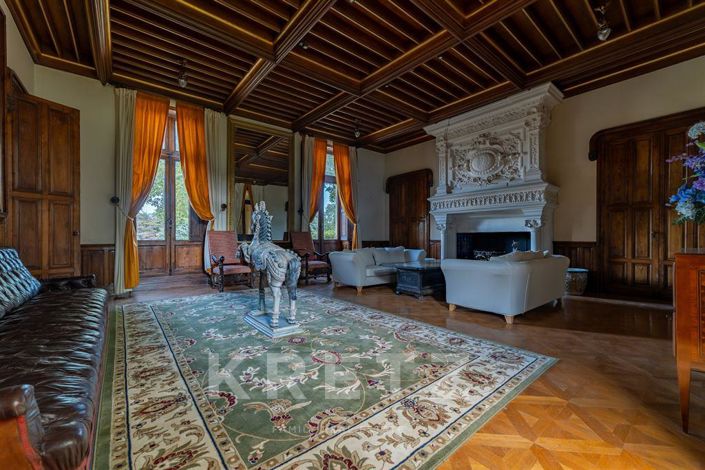 Image No.3-13 Bed Property for sale