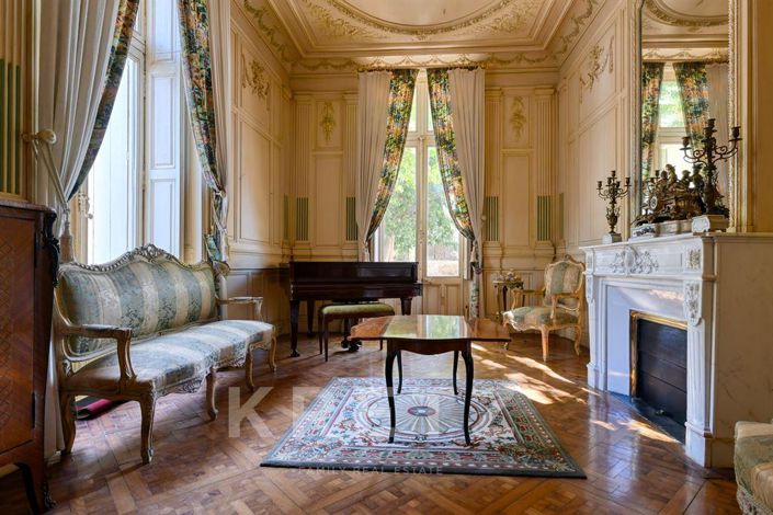 Image No.4-13 Bed Property for sale