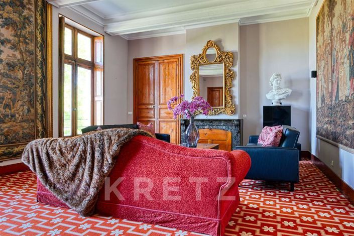 Image No.9-13 Bed Property for sale