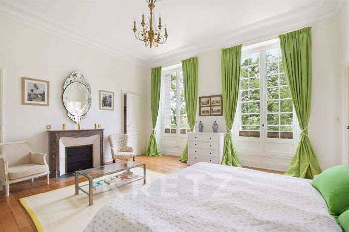 Image No.10-9 Bed Property for sale