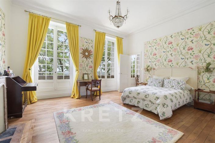 Image No.11-9 Bed Property for sale