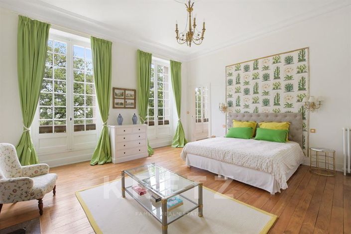 Image No.12-9 Bed Property for sale